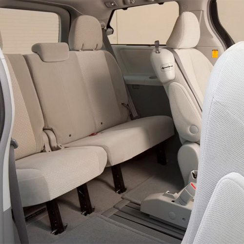 Minivan (5–6 pax) 3